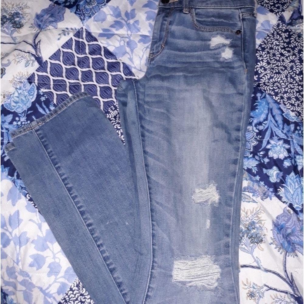 Distressed blue Jean's - Picture 2 of 7
